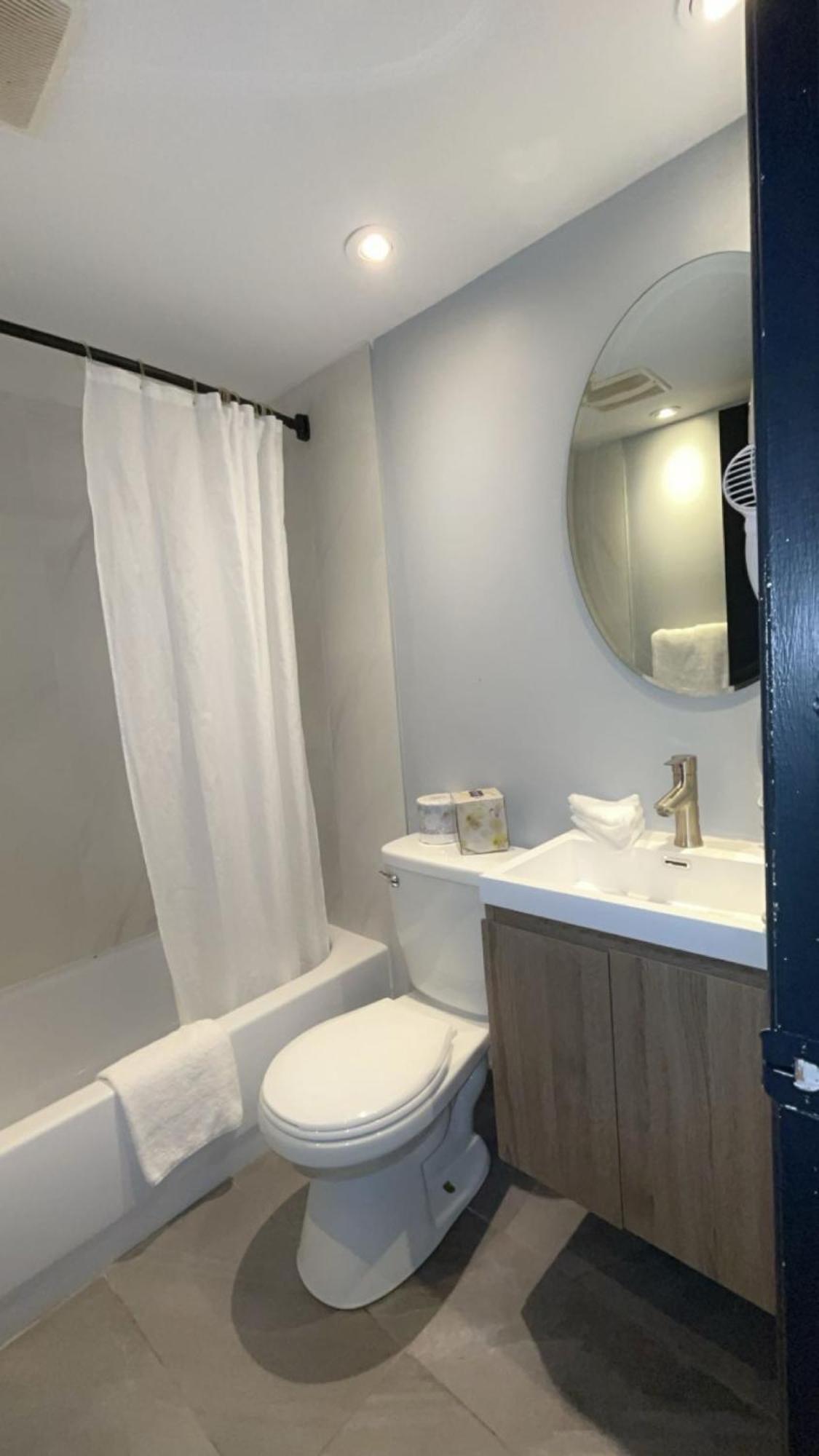 Hotel Newstar Montréal Buitenkant foto